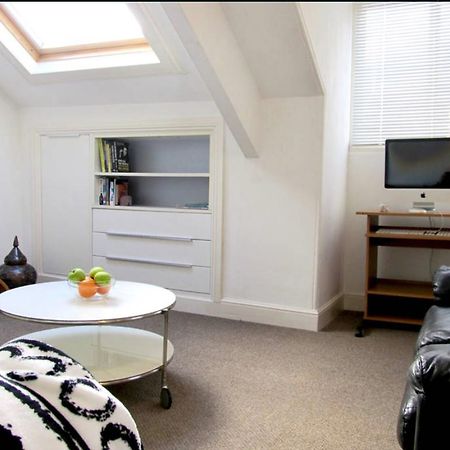 The Hideaway, Victorian Townhouse Apartment With Parking بلايموث المظهر الخارجي الصورة
