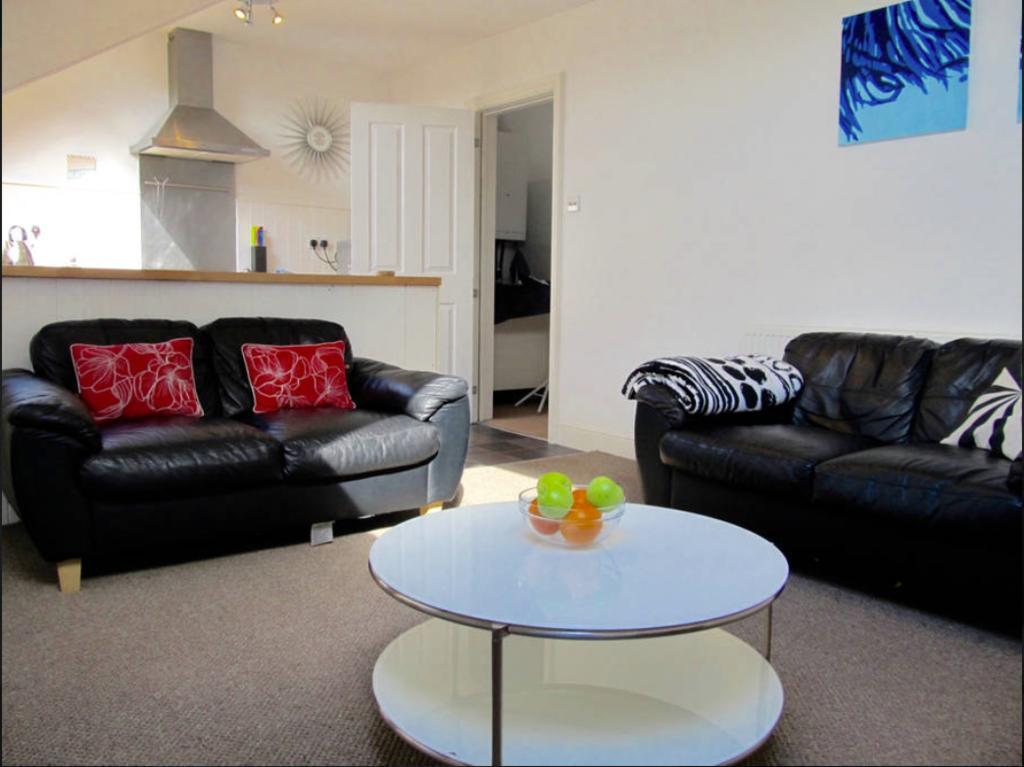 The Hideaway, Victorian Townhouse Apartment With Parking بلايموث المظهر الخارجي الصورة